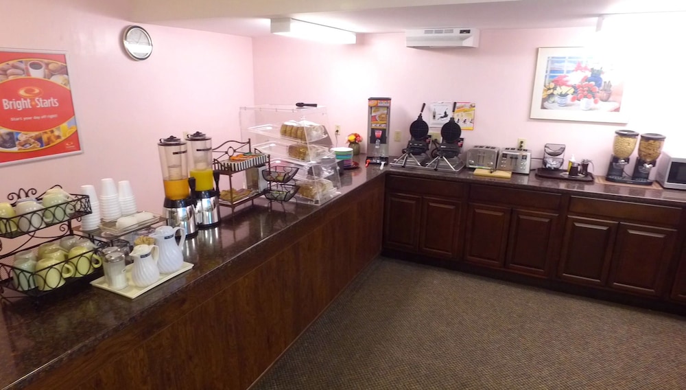 Econo Lodge Inn Suites Saint John 31/38