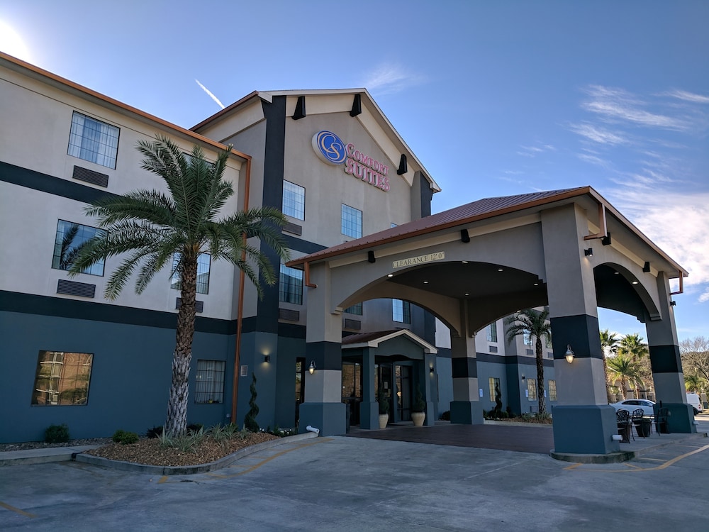 Comfort Suites Oil Center 1/60