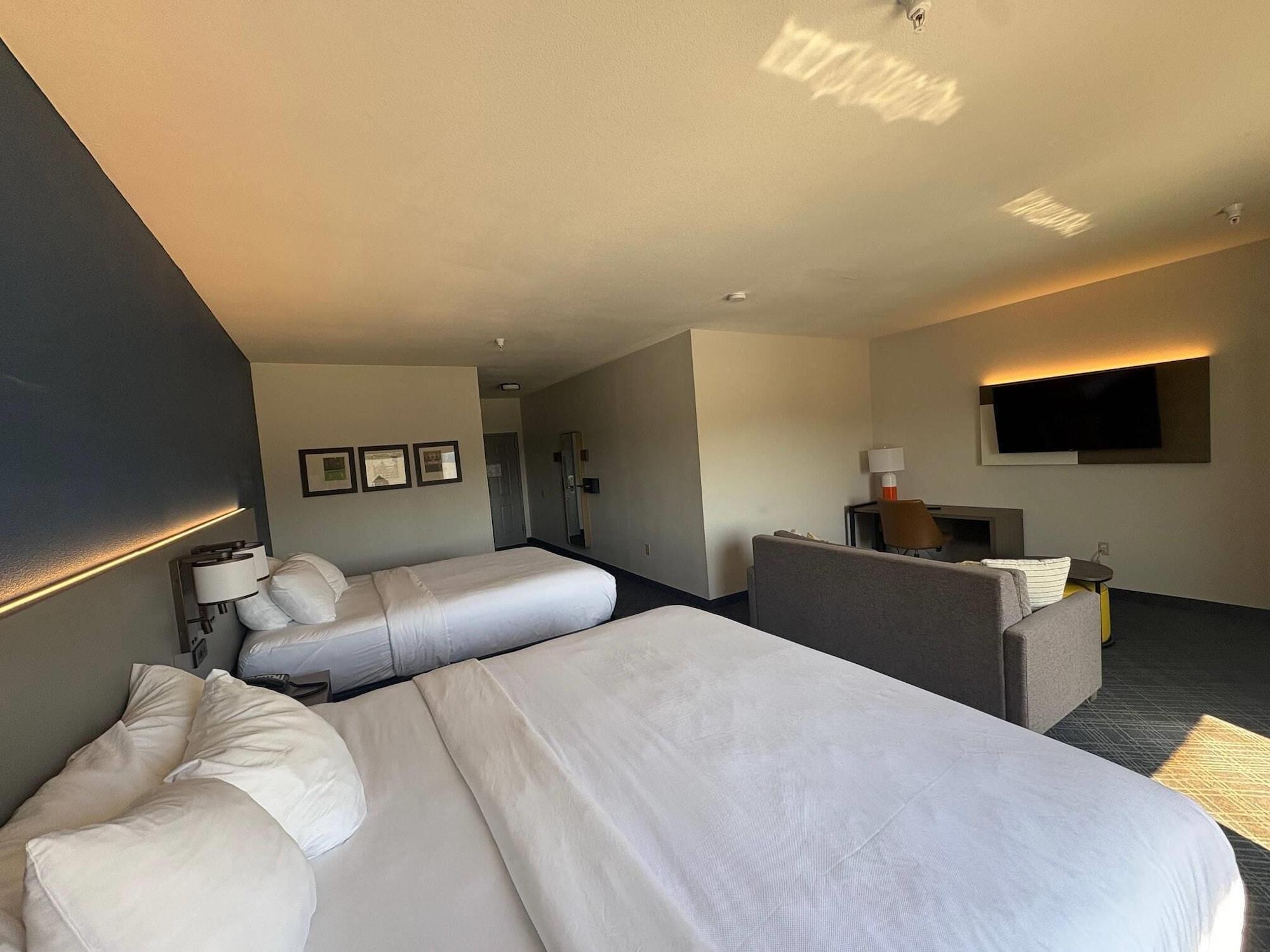 Upgrade, Suite, Multiple Beds, Accessible