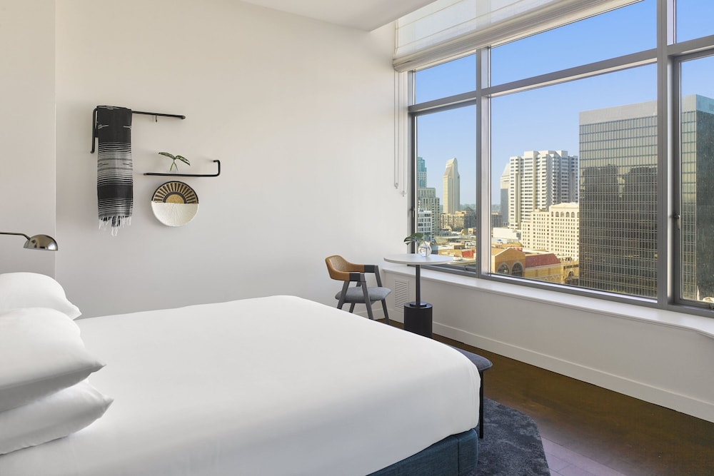 غرفة بسرير كوين، Alma San Diego Downtown, a Tribute Portfolio Hotel 7/9