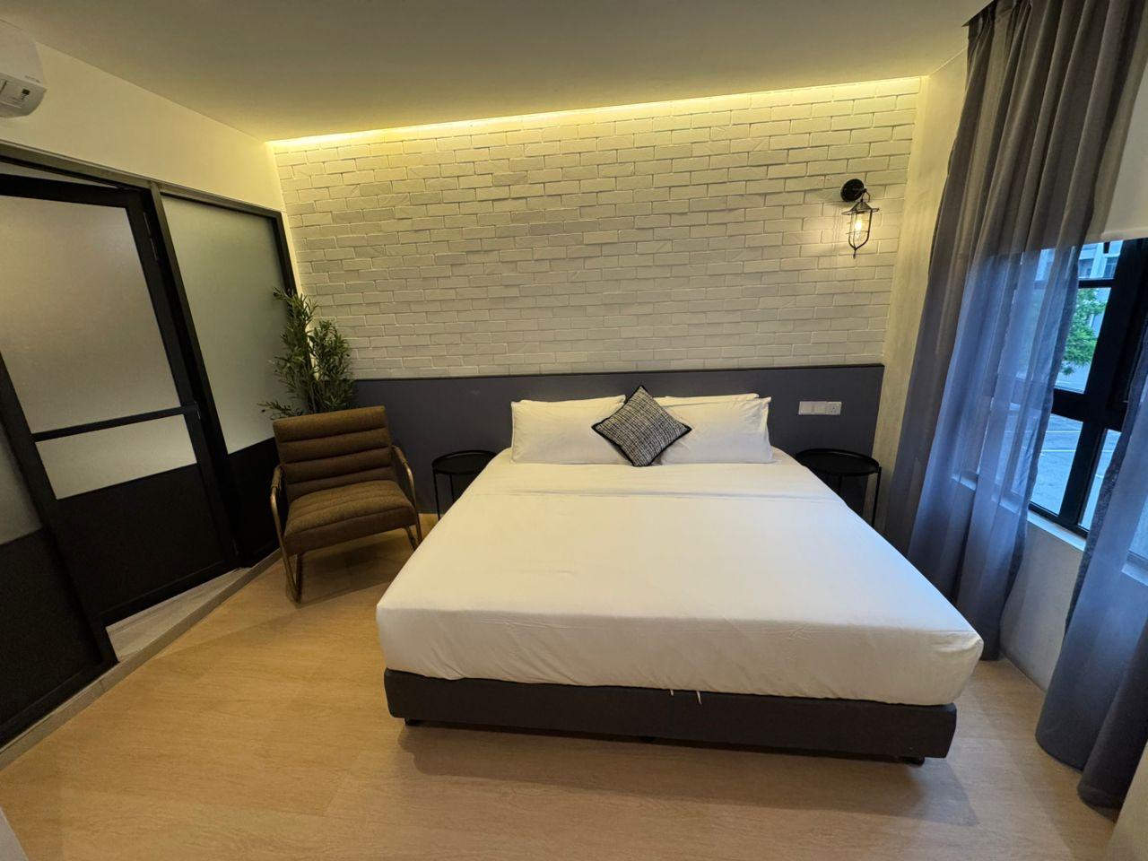 Junior Suite, King Bed, Attic