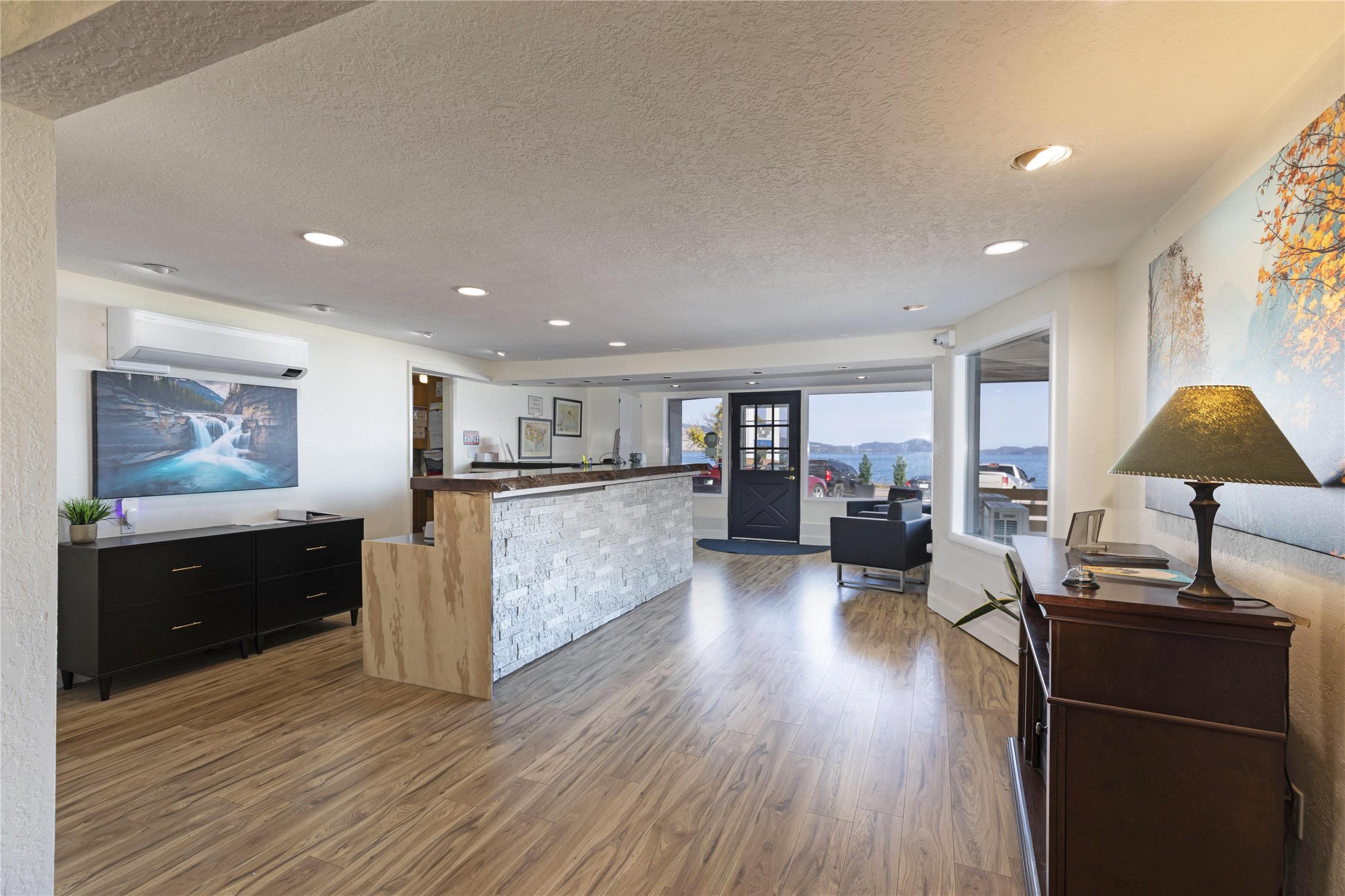Americas Best Value Port Polson Inn 11/67
