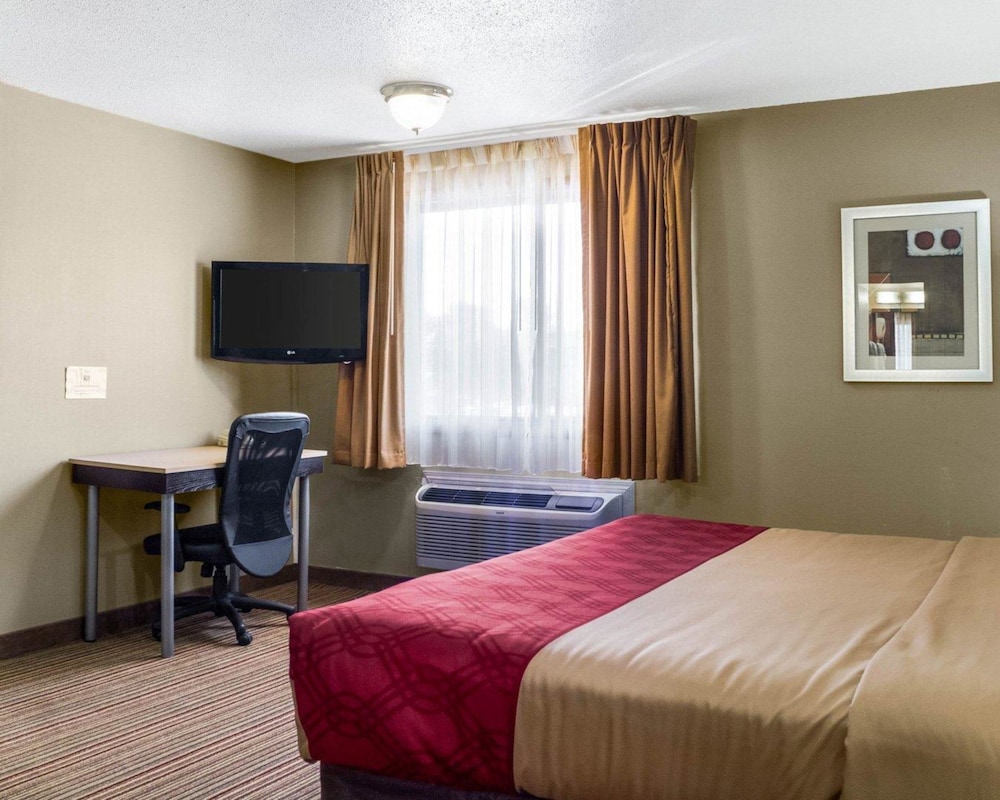 Econo Lodge Grand Forks near University 17/39