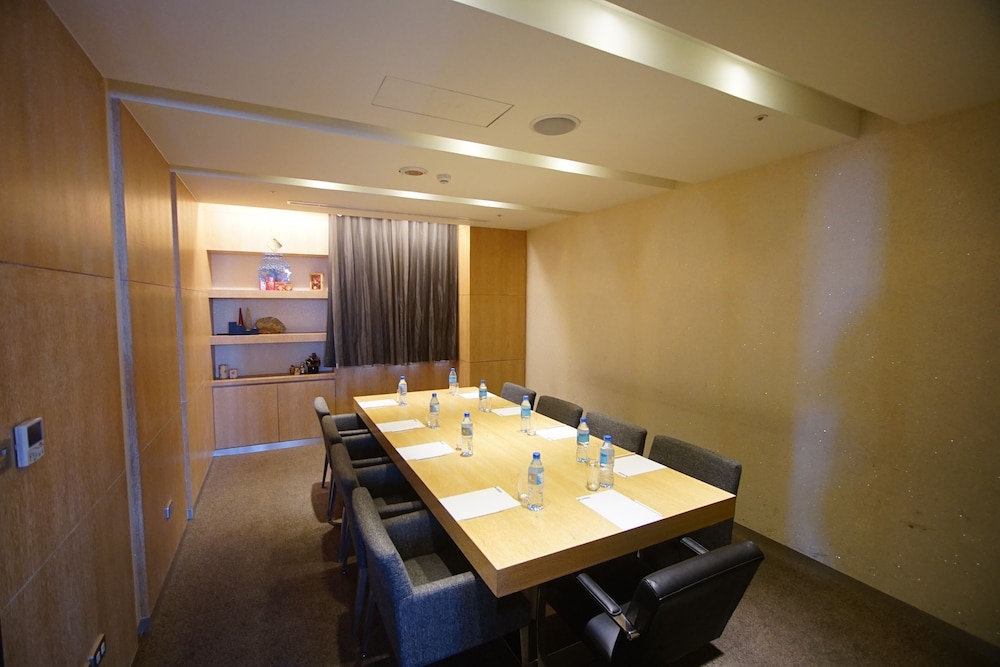 Beacon Hotel 64/69