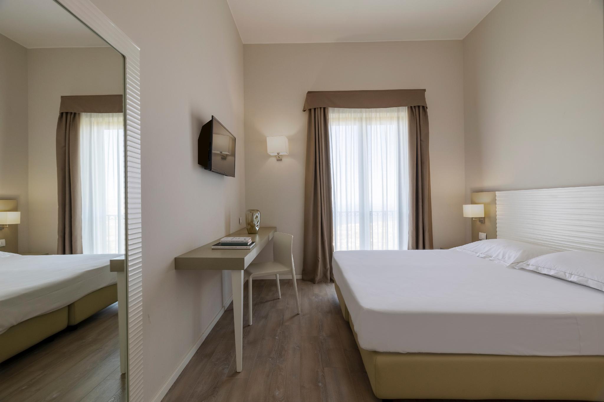 Superior, Double Bed, Sea View
