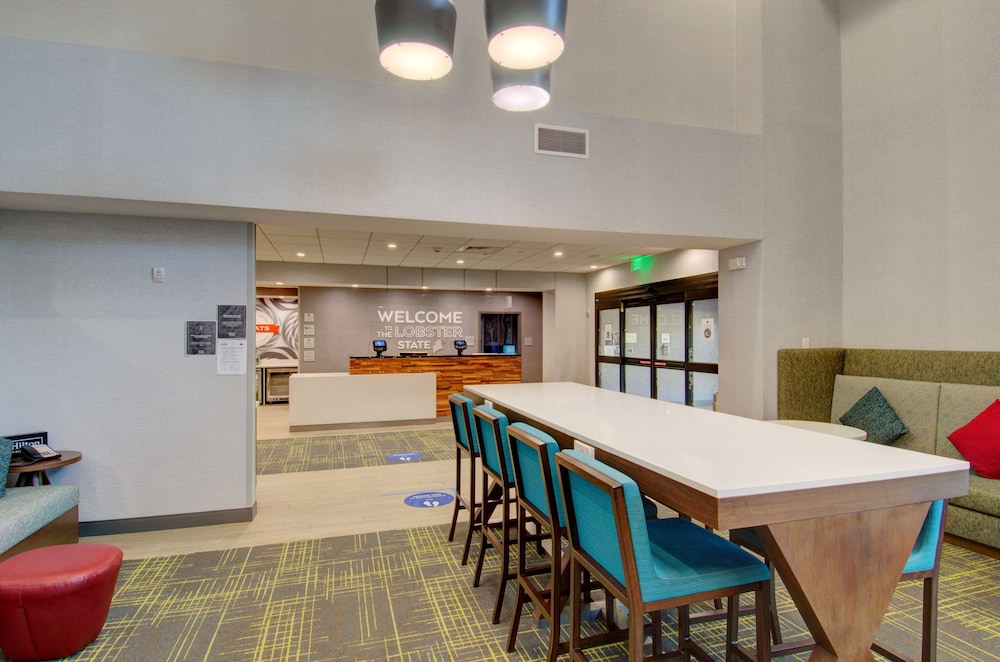 Hampton Inn Suites Portland Me 52/59