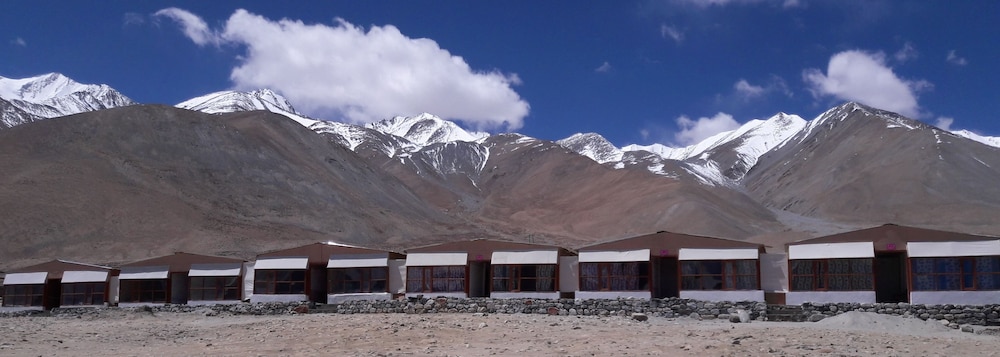 Pangong Holiday Cottages 13/20