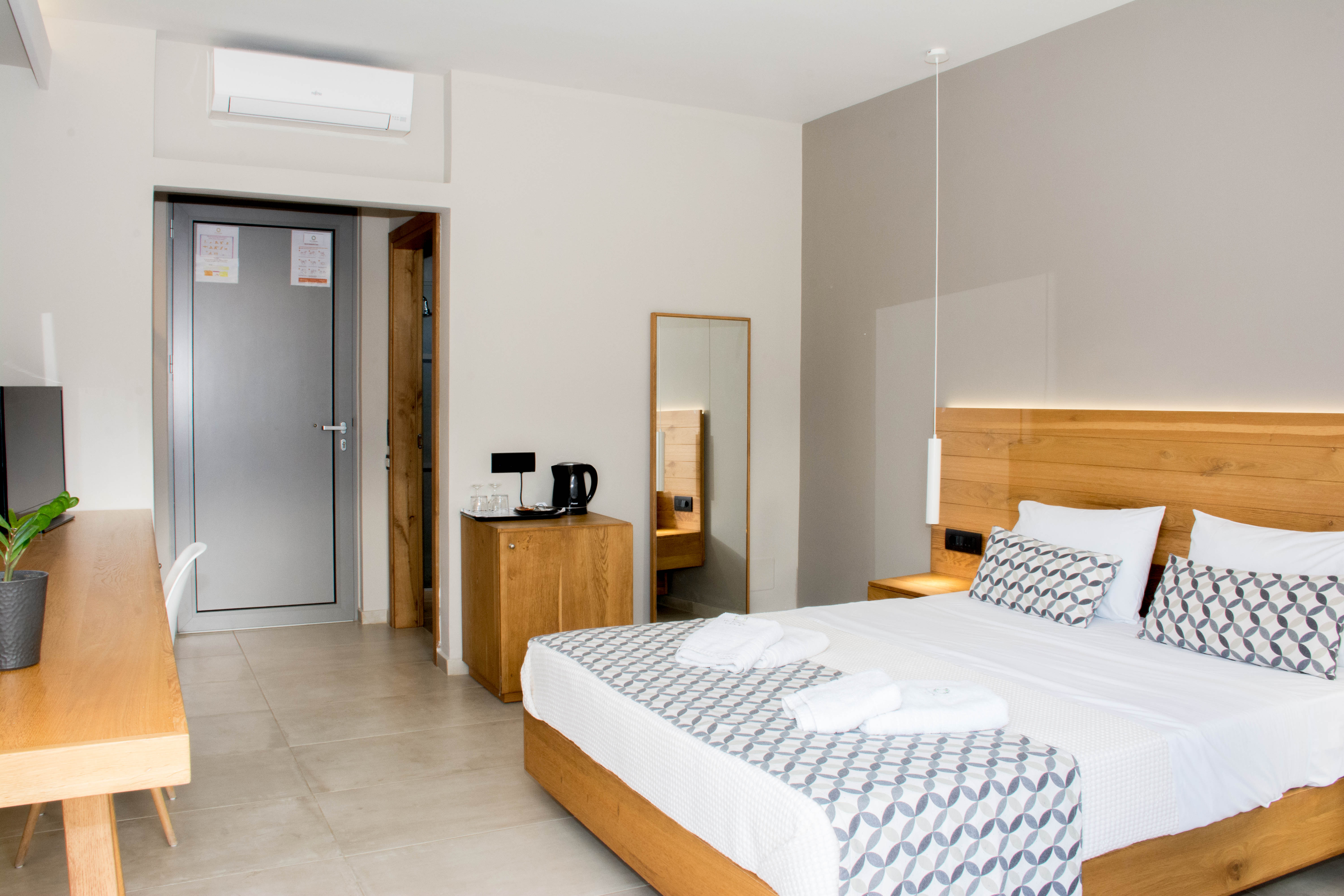 ROOM, DOUBLE BED, MOUNTAIN VIEW