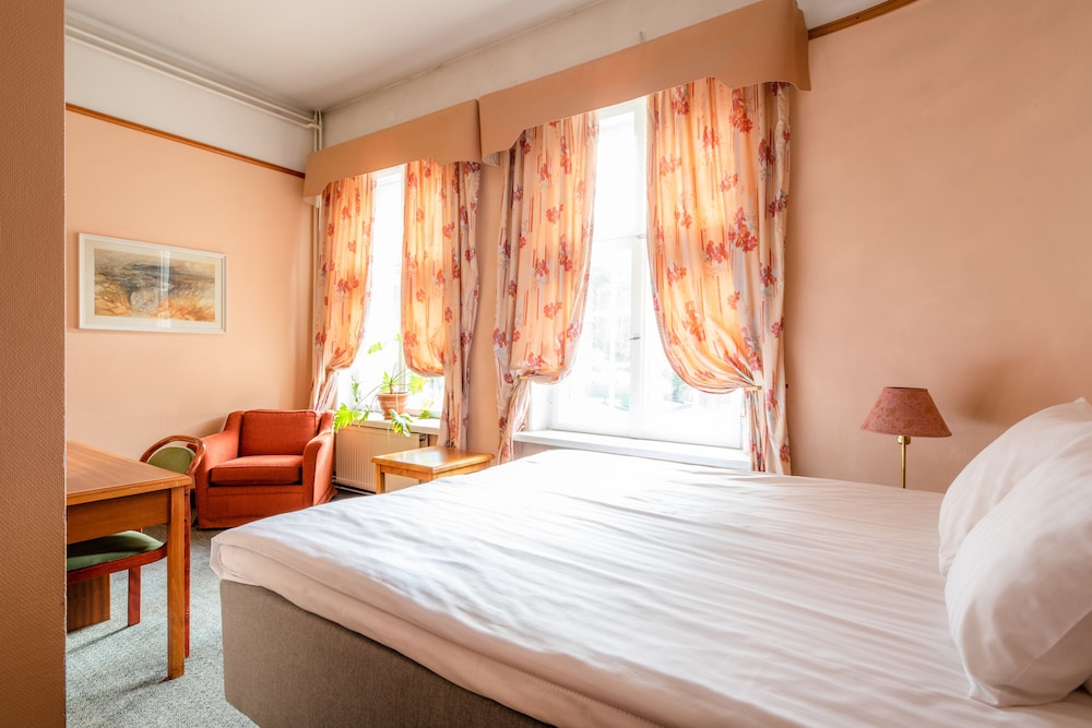 Standard, Double or Twin Bed
