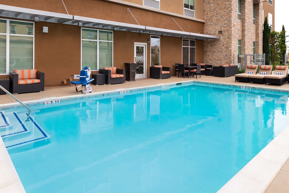 Hampton Inn & Suites Buena Park in BUENA PARK - CA