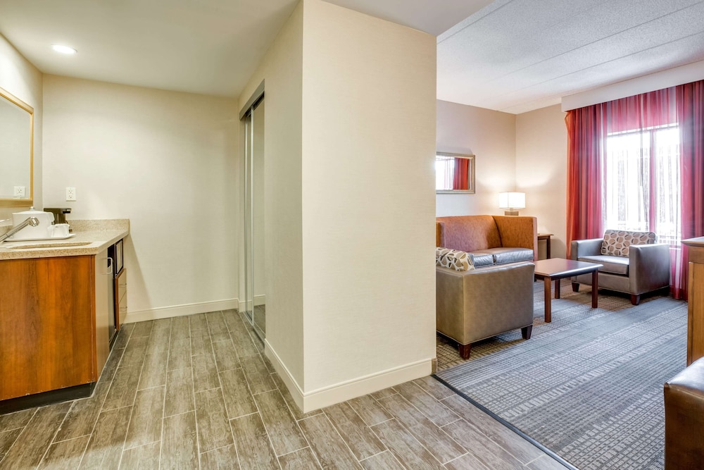 Hampton Inn Boston-Norwood 6/52