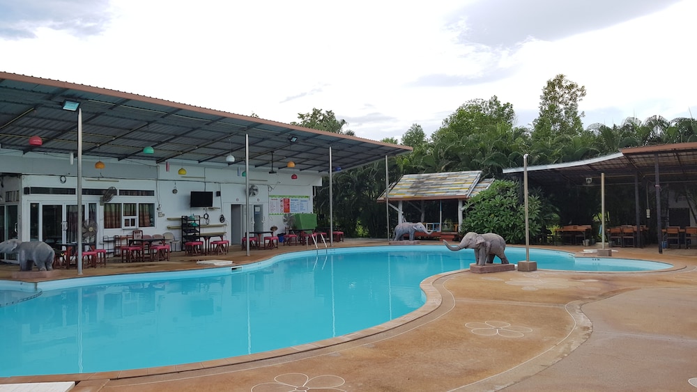 Rainbow Resort 4/39