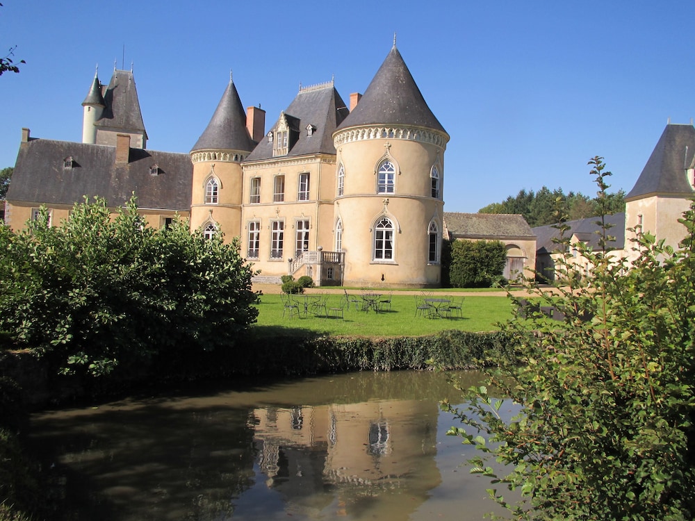 Chateau De Vauloge 24/30