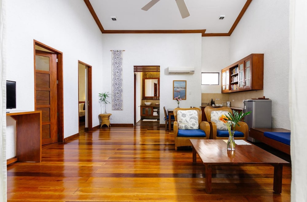 The Strand Boutique Resort 46/75