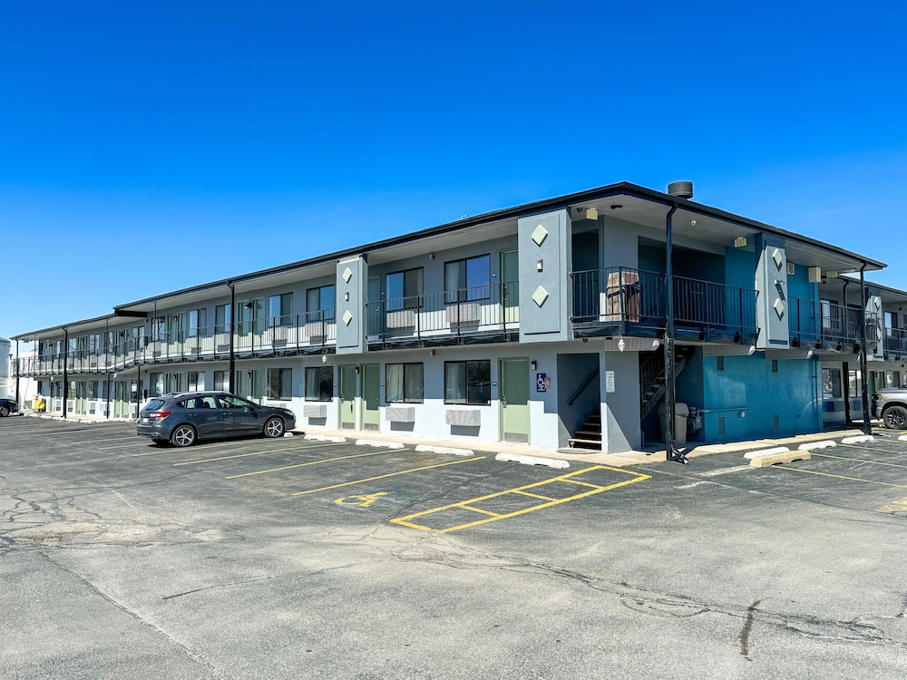 Super 7 Motel 3/22