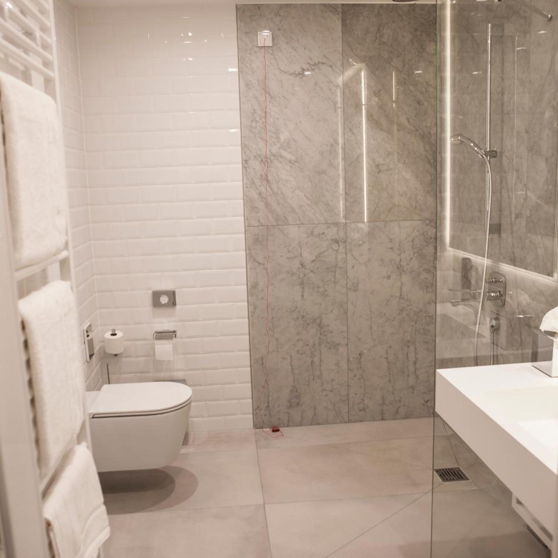Deluxe, Double Bed, H24 Hotel Berlin Lichtenberg 9/10