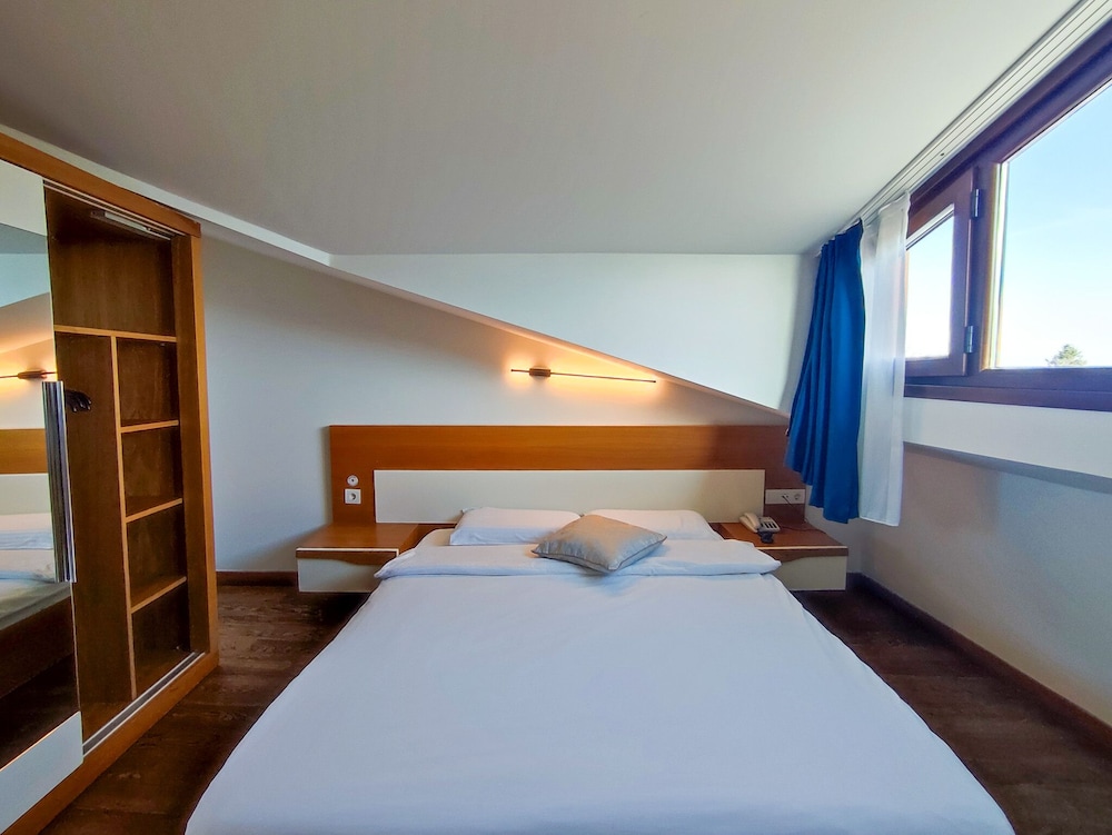 ROOM, SINGLE, SEA VIEW, ATTIC