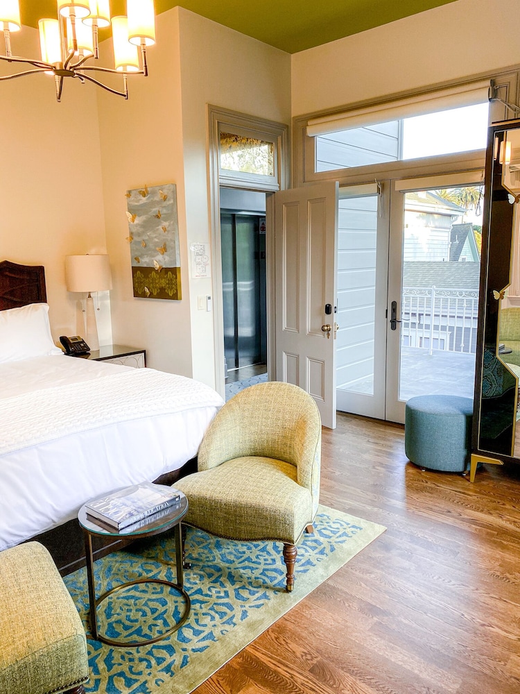 SUITE, KING BED, TERRACE