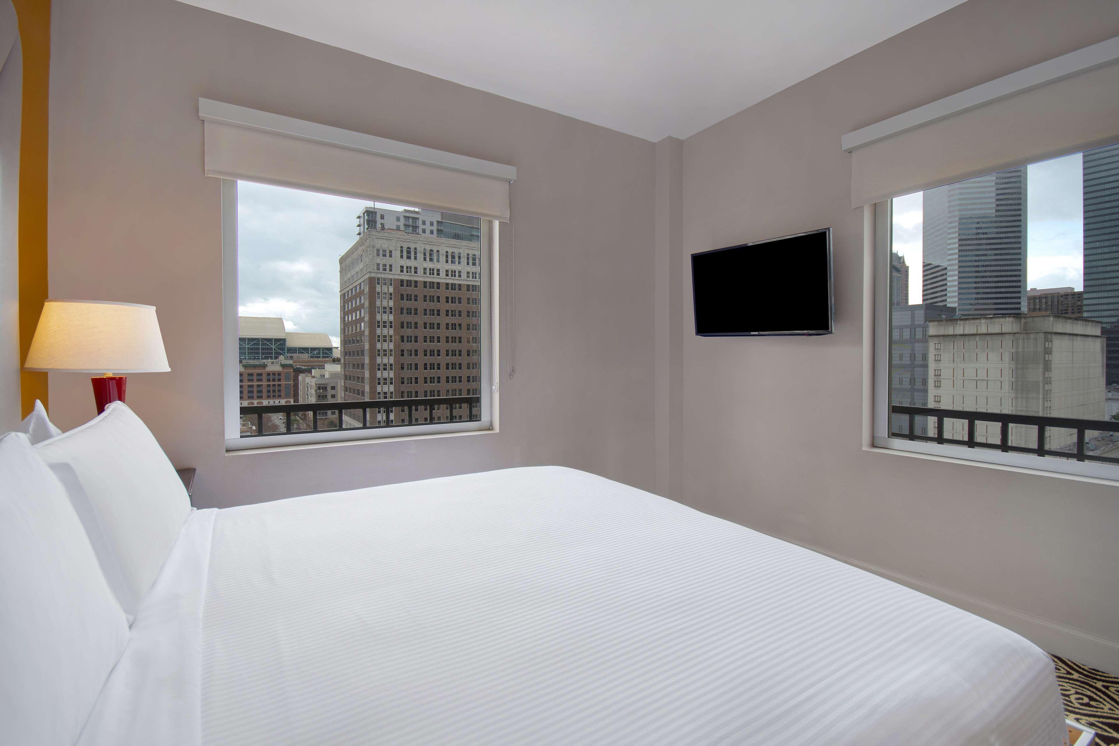 1 BEDROOM, SUITE, KING BED, ACCESSIBLE