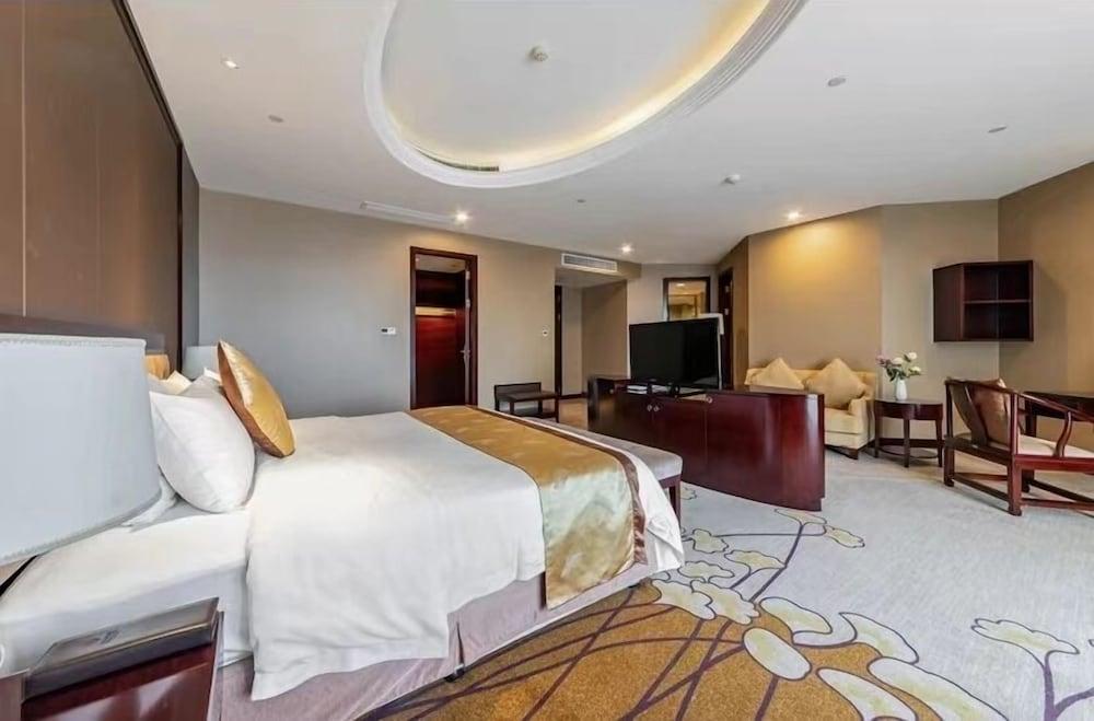 Suite, Apartment