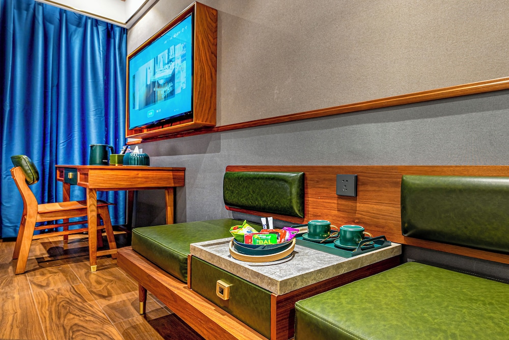 Nostalgia S Hotel (Kunming North Huancheng Road Railway Station) 38/50