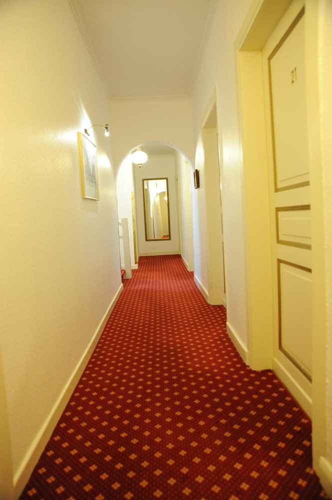 Hotel Rheinischer Hof 22/36