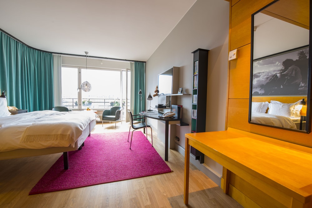 Rival Hotel 20/80