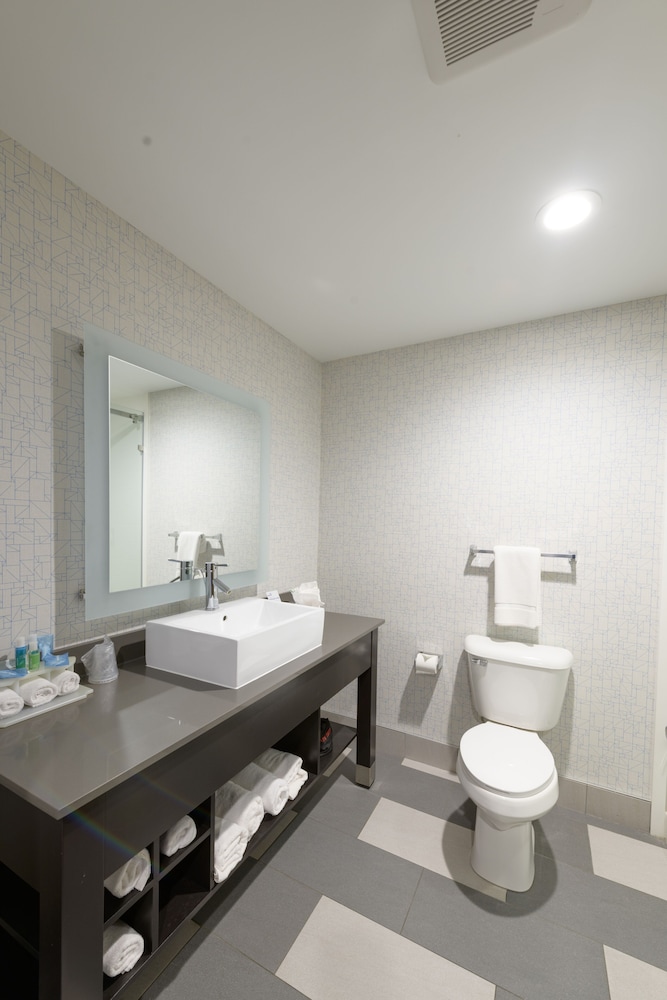 Holiday Inn Express Suites Jamestown 14/40