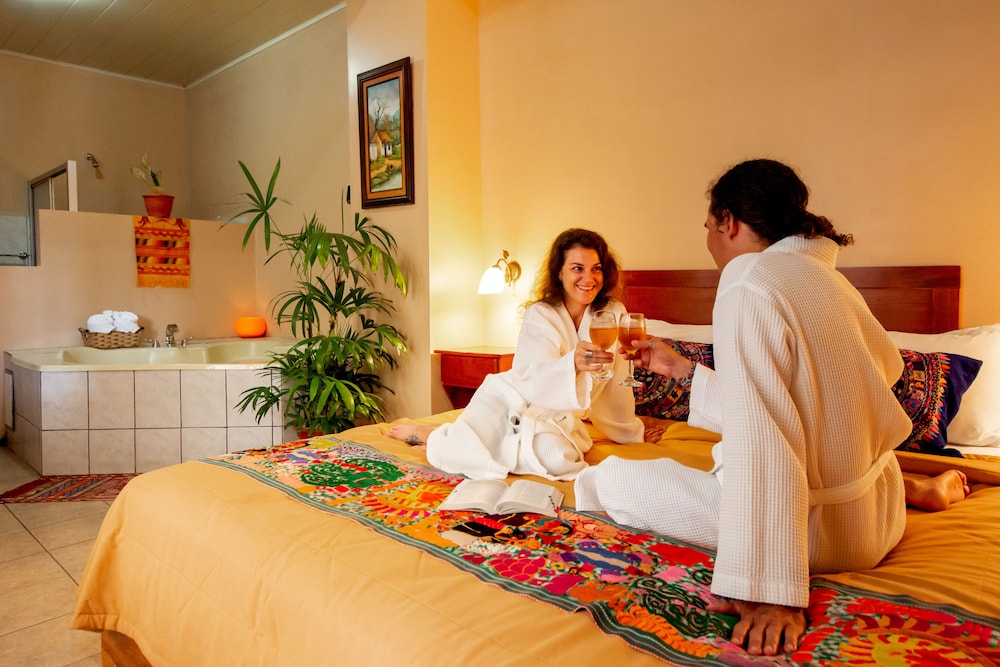 HOTEL LAS COLINAS 45/77