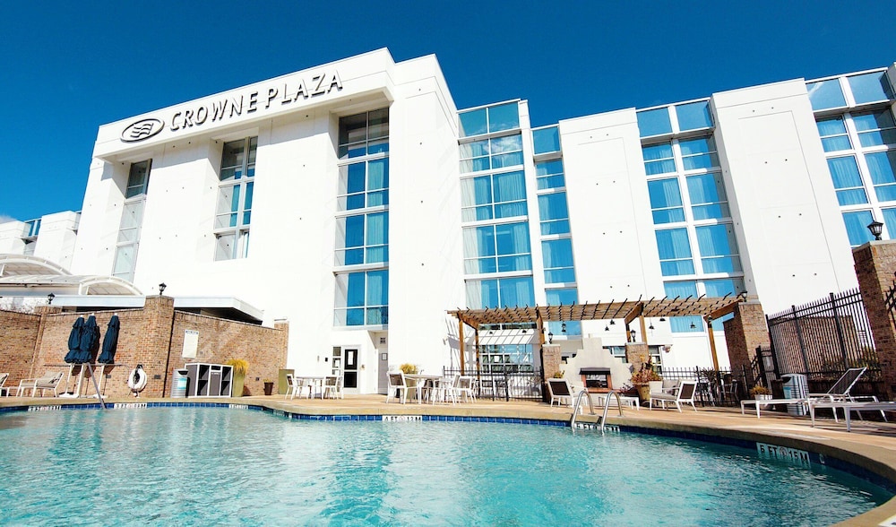 CROWNE PLAZA CHARLESTON AIRPORT CONV CTR 1/76