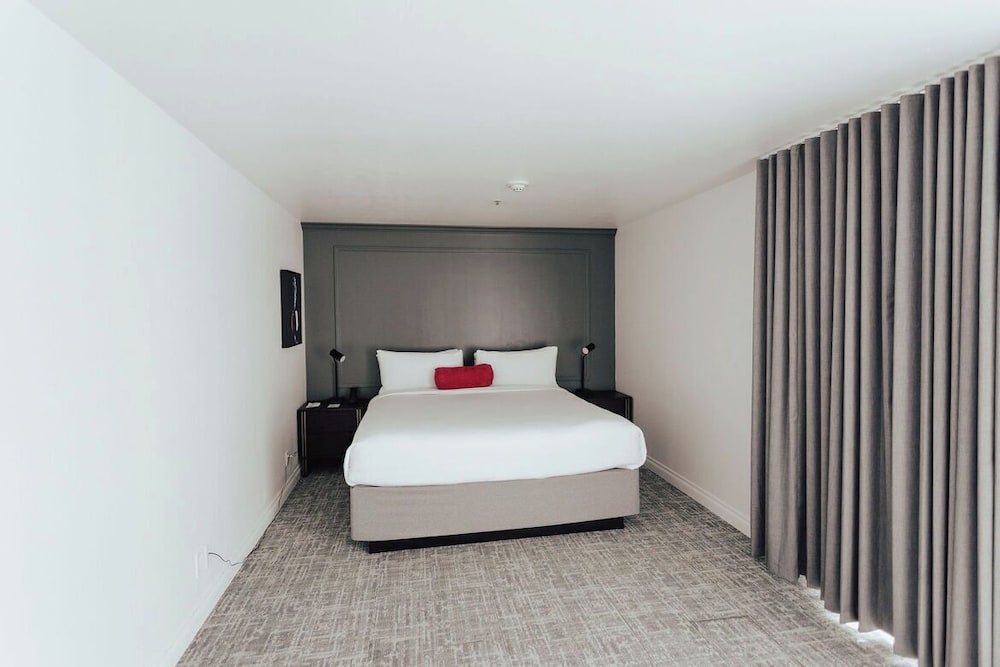 Vinland Hotel and Lounge 19/71