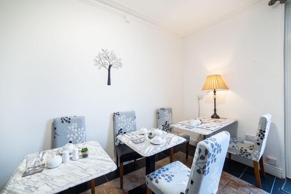 OYO Lina Guest House 38/49