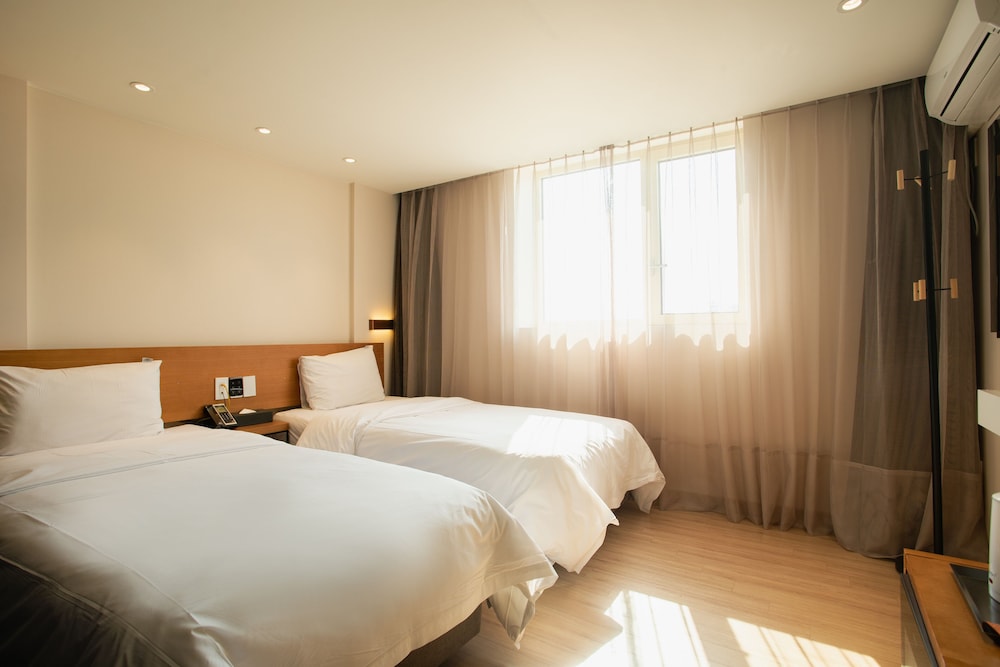Winners Hotel 9/28
