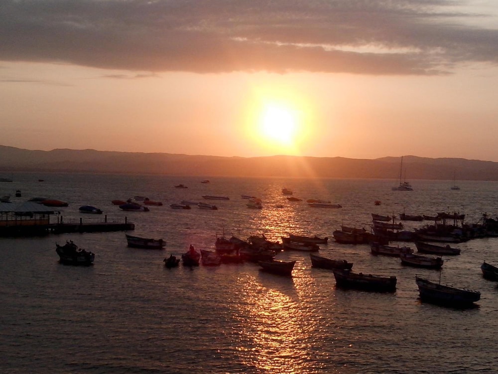 BAMBOO LODGE PARACAS 45/52