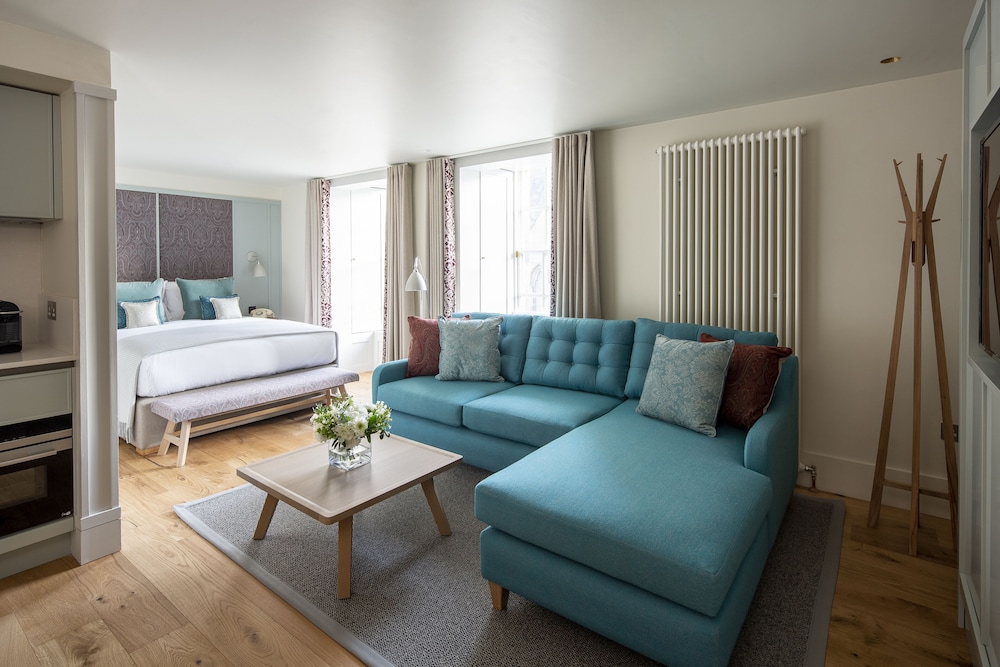 Abbey Strand Apartments at Holyrood 18/30