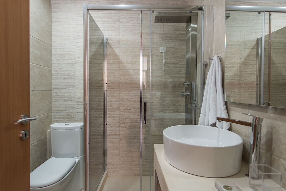 Bluebell Luxury Suites 38/42