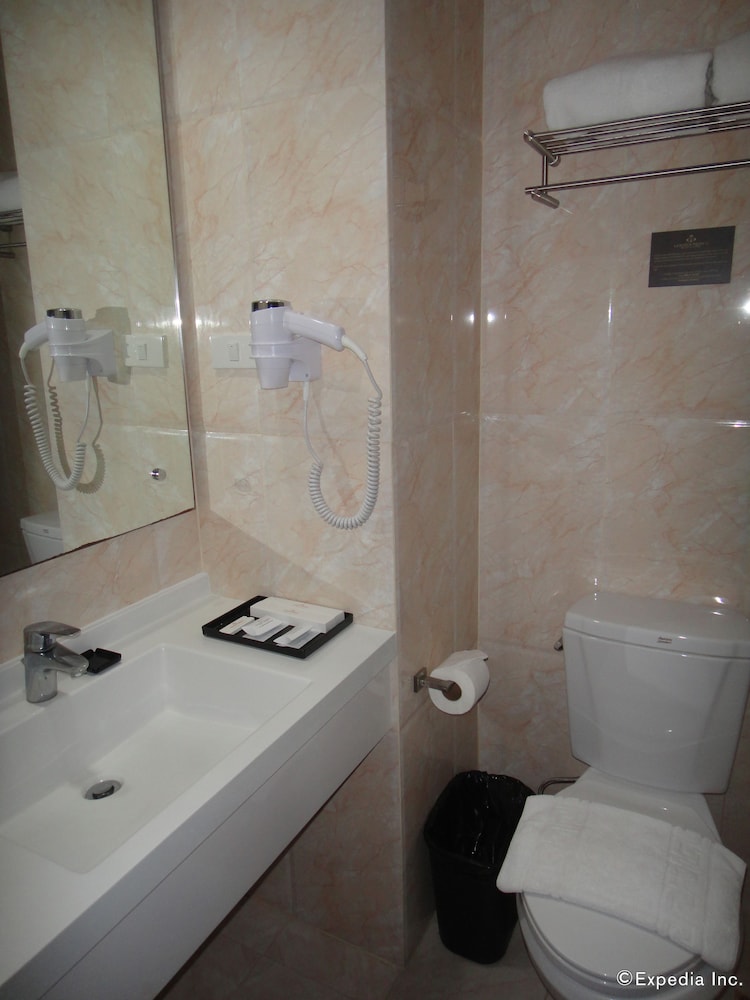 Golden Prince Hotel And Suites 40/50