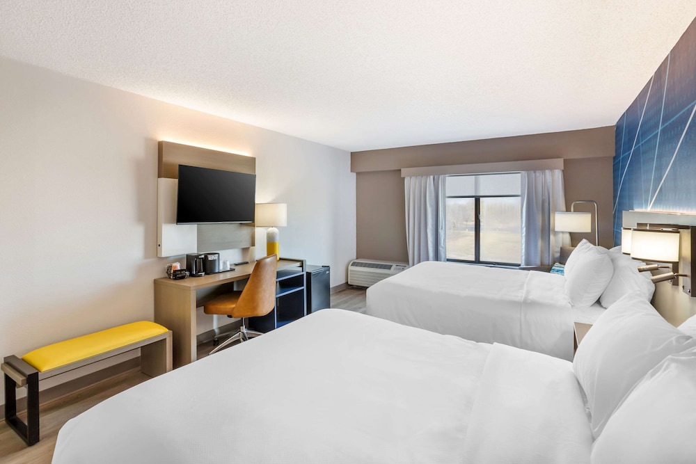 Comfort Inn and Suites Arlington Heights Wilke Rd 22/69