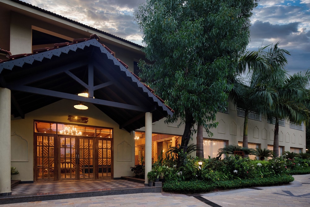 Aura Resort & Spa 1/50