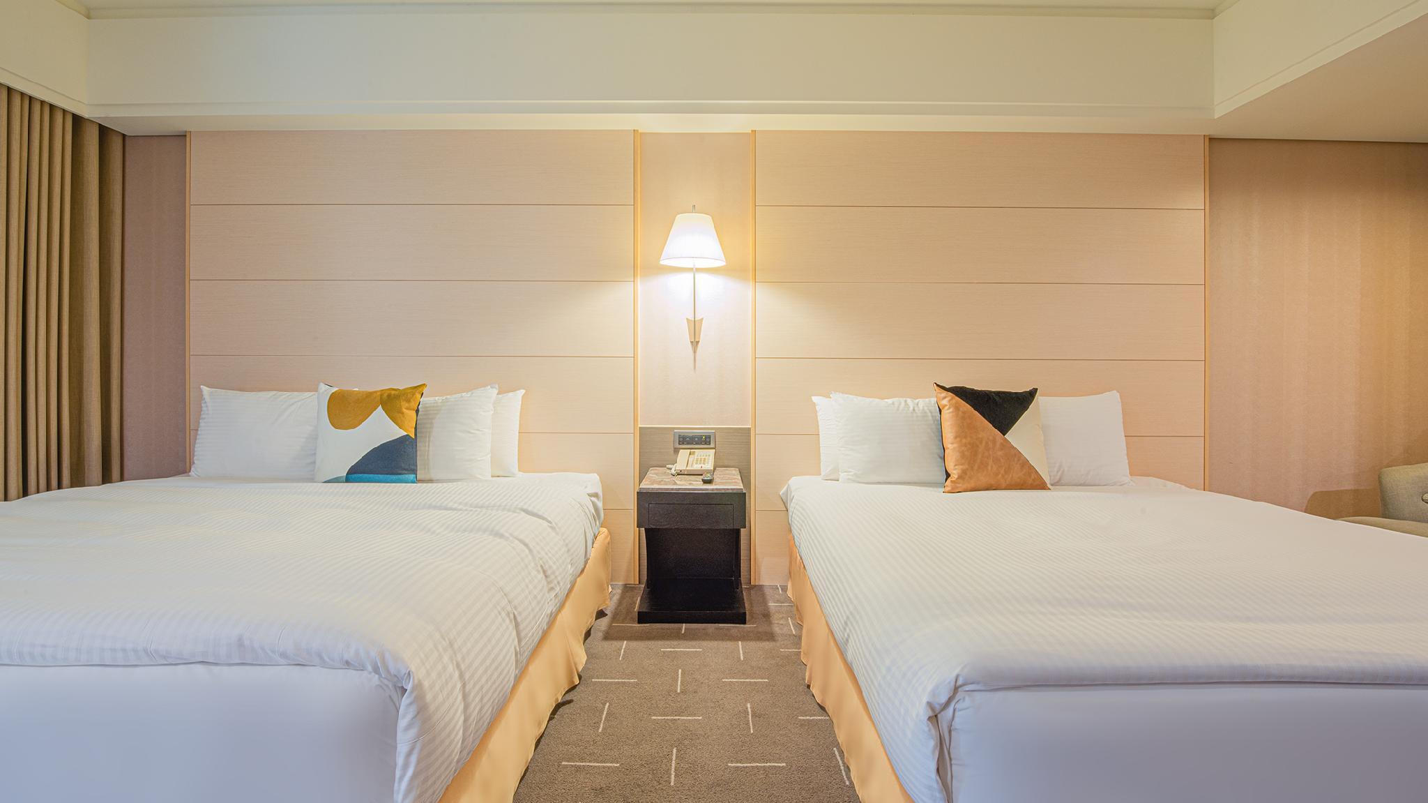 Room, Twin Beds, No Window