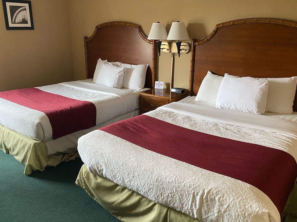 Hometown Inn 25/50