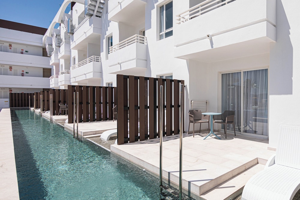 Cabot Hobby Club Apartments 55/63