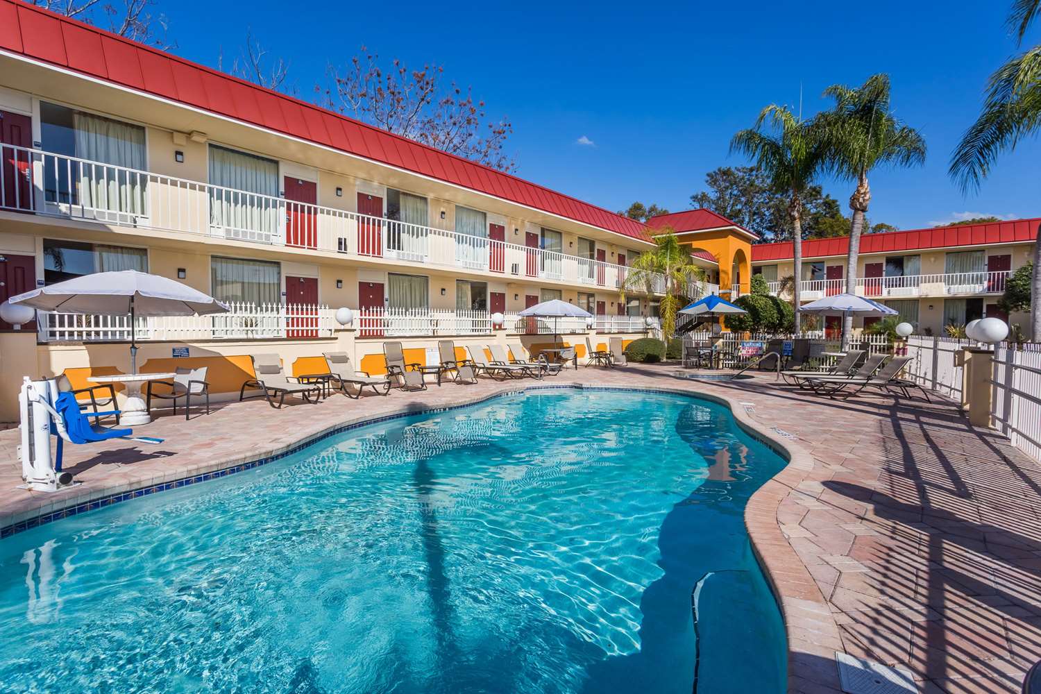 Days Inn & Suites By Wyndham Port Richey 2/45