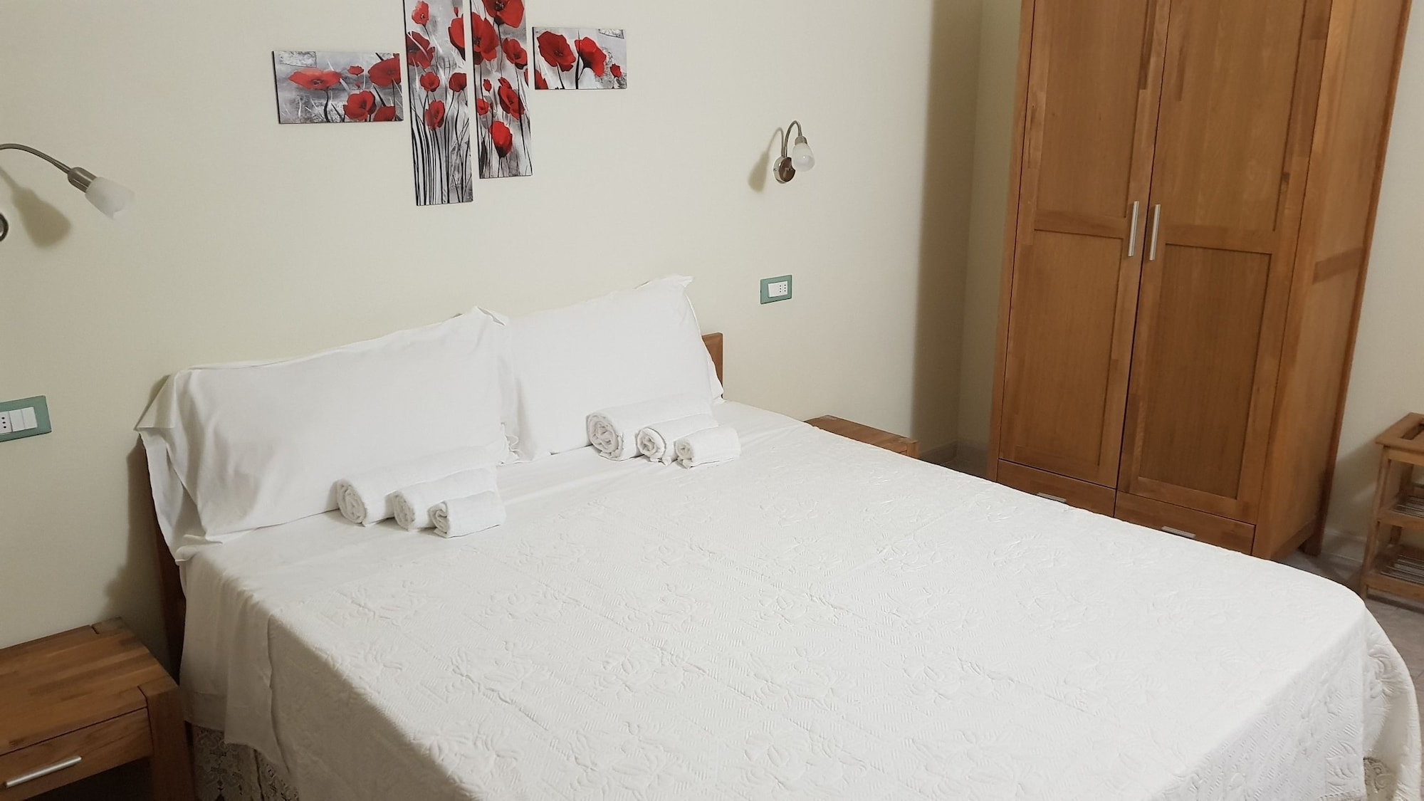 DUPLEX, CLUB, KING BED, CORNER