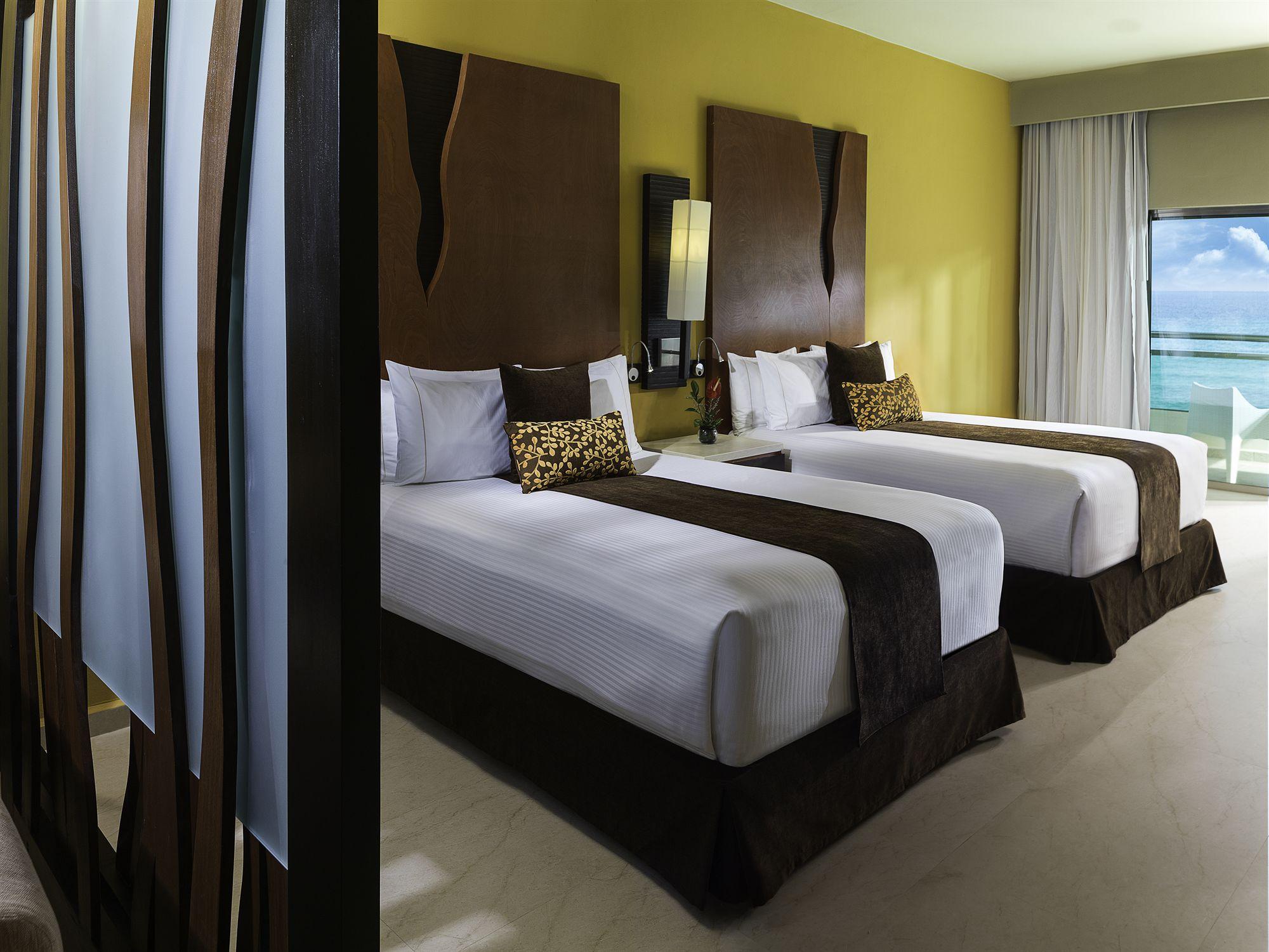 2 Bedrooms, Swim Up, Suite, Ocean Front