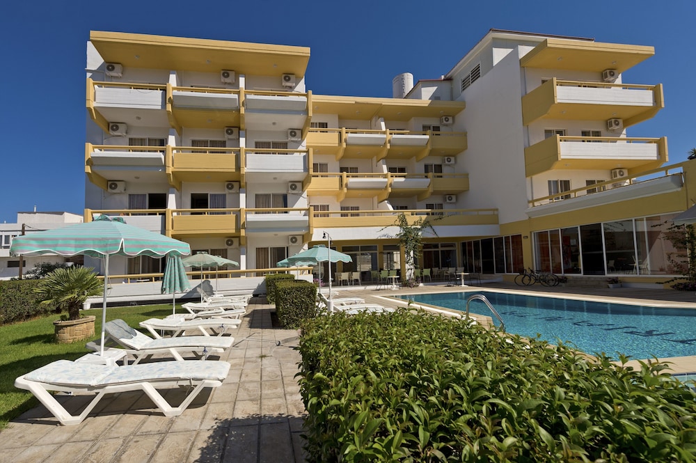 Trianta Hotel Apartments 29/33