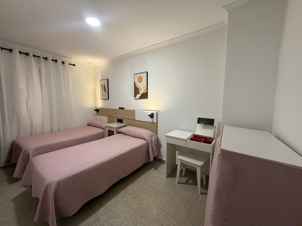 ROOM, TRIPLE
