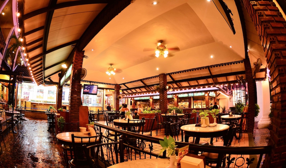Silom Village Inn 28/32
