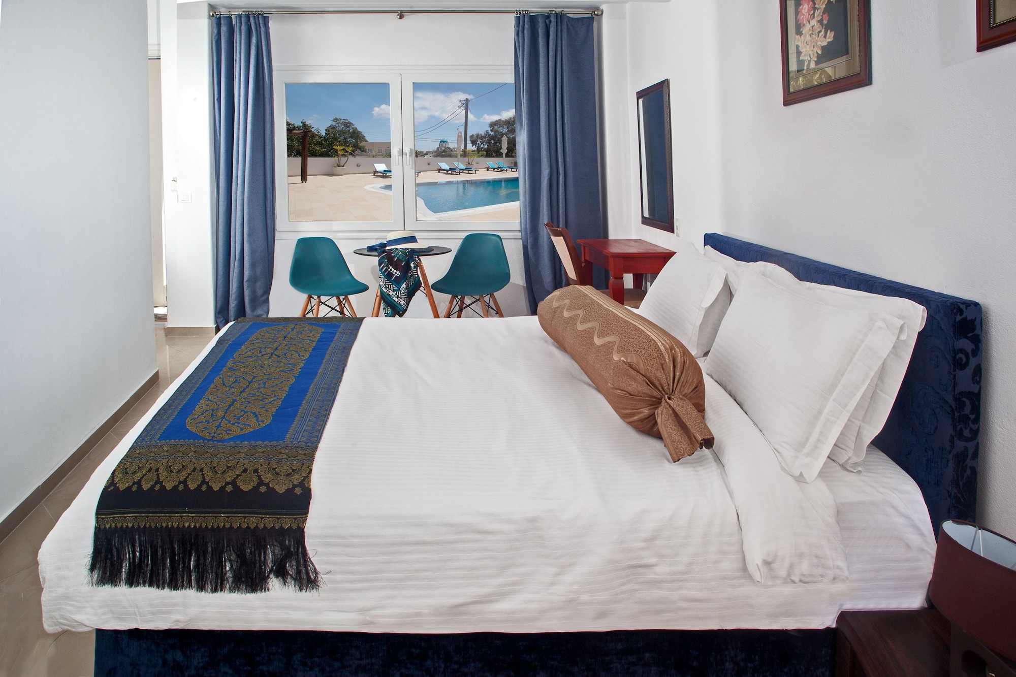 HONEYMOON, DOUBLE BED, POOL VIEW, PATIO