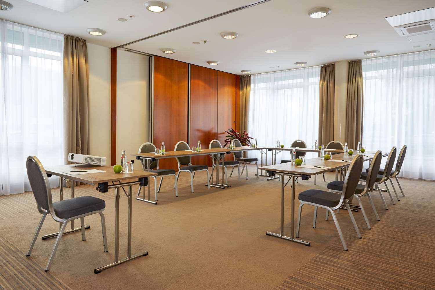 H Hotel Stuttgart Herrenberg 51/63